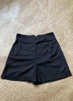 Классические черные короткие шорты с высокой талией pinup