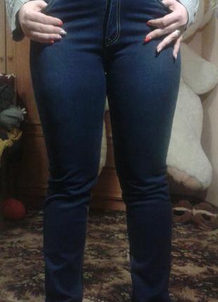 Женские джинсы с высокой талией