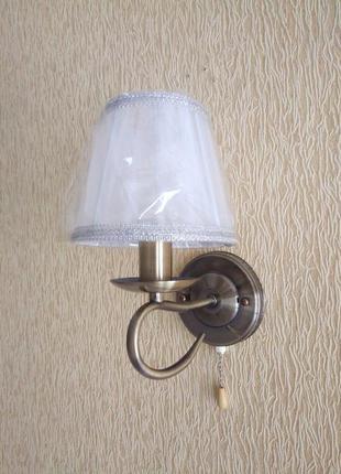 Классический светильник на стену бра с абажуром