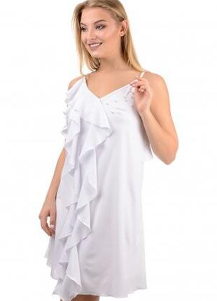 Платье летнее нарядное белого цвета с рюшами