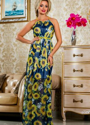 Длинное шифоновое платье с ярким принтом синего цвета летнее