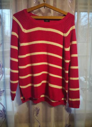 Модный свитер в полоску
