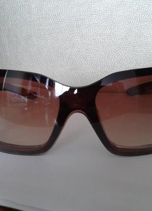 Коричневые солнцезащитные очки