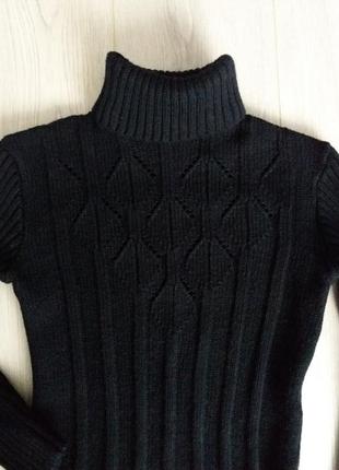 Чорний светр