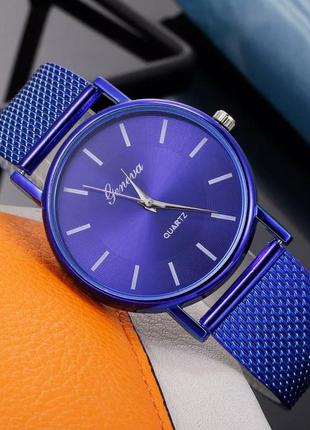 Женские , стильные часы в синем цвете