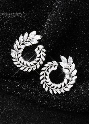 Сережки жіночі зі стразами круглі сріблясті 8464