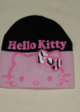 Вязанная демисезонная шапочка hello kitty 53-55 размер.