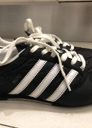 Черно-белые кроссовки adidas оригинал