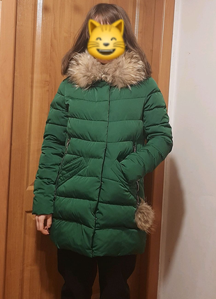 Зимняя куртка с синтепоновым наполнителем для девочки.