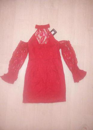 Шикарное красное ажурное платье с чекером