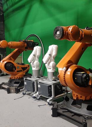 Оренда роботів KUKA для відеозйомок, шоу і заходів!