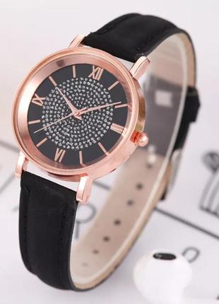 Жіночі годинники в чорному кольорі