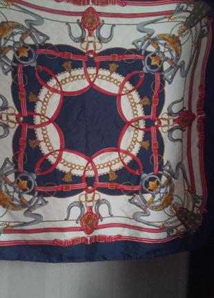 Большой шелковый платок в стиле hermes.