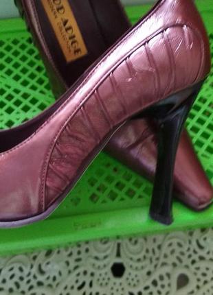 Красивые туфли с оригинальным каблуком р36-37