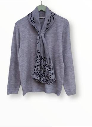 Вінтажний стильний светр з шарфом