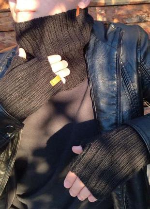 Комплект черный шарф бафф и зимние перчатки-митенки