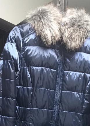 Куртка темно синього кольору,зимова з комірчиком з мехом
