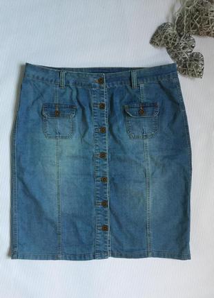 Стильная джинсовая юбка на пуговицах