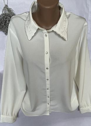 Нежная  брендовая , белая рубашка , блуза с красивым воротником