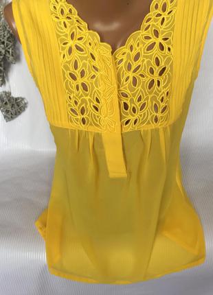 Нежная желтая блуза