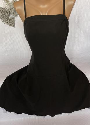 Шикарное чёрное платье , с роскошной юбкой