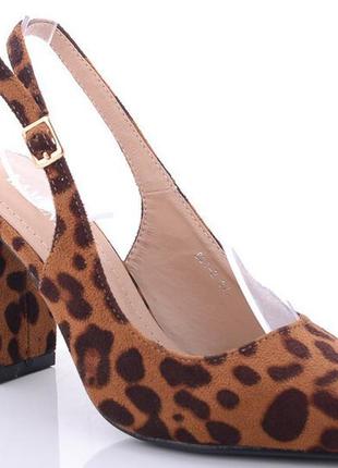 Модные туфли женские, текстильные леопардовые на каблуке с отк...