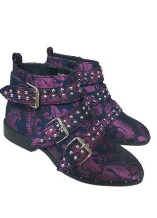 Яркие весенние текстильные ботинки для девочки с ремешками