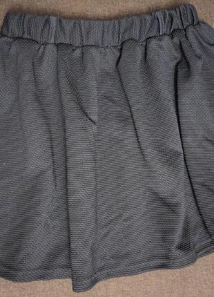 Черная короткая классическая юбка на резинке s atmosphere