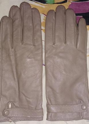 Кожаные перчатки с плюшевой подкладкой