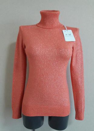 Теплый,плотный,облегающий,приталенный,женственный свитер с люр...