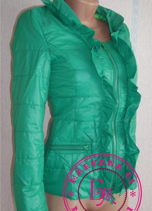Зелёная стильная курточка размер s