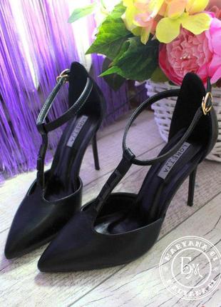 Стильні класичні туфлі чорні