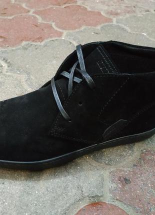 Замшеві чоловічі черевики - стильне та комфортне взуття