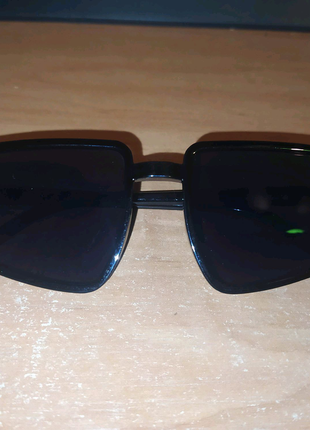 Солнцезащитные очки черные