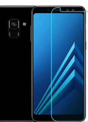 Защитное стекло на Samsung Galaxy A8+ 2018 в упаковке