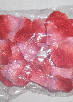 Лепестки роз искусственные розового-красного  цвета