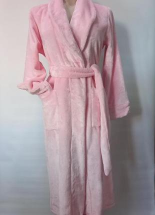 Нежный теплый и пушистый халатик для девушки розового цвета ра...