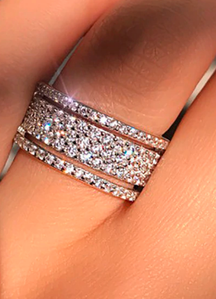 Оригинальное кольцо с кристаллами р-р 17