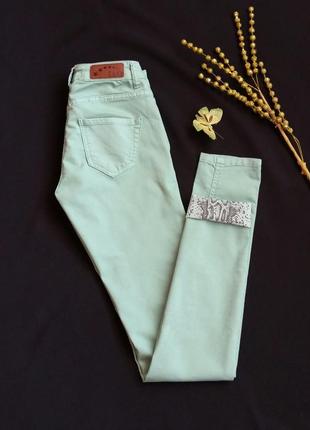 Мятные джинсы супер-скинни regular fuga, размер 26/32