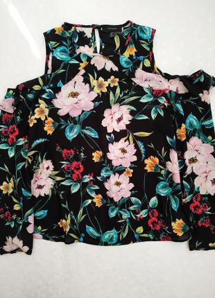Блуза в цветочный принт с открытыми плечами