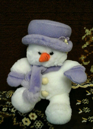 Снеговик в шапке мягкая игрушка привезён с Европы