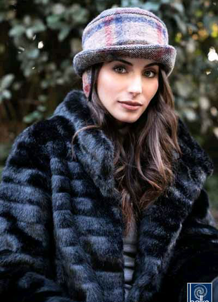 Продам женскую осенне - зимнюю шапку утеплённую с ушками.