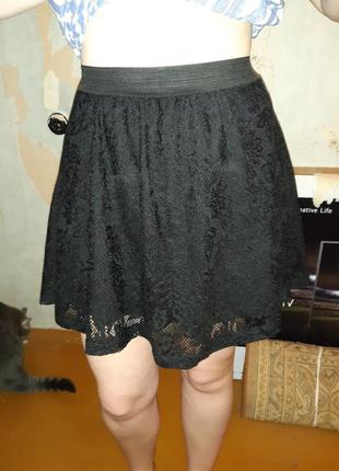 Черная юбка с гипюром сверху