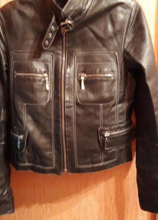 Продам кожаную куртку за 1000 грн размер РАЗМЕР 44-46