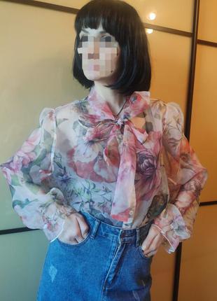 Прозрачная блуза из органзы с вырезом-бантом