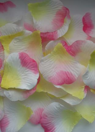 Лепестки роз Цвет MAGIC (бело-желто-розовые) искусственные 200...