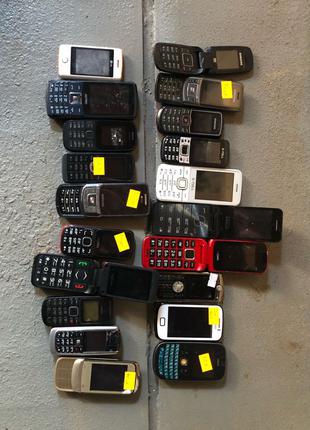 Продам лот телефон складається з 20 телефонів , під ремонт