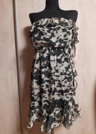 Платье с леопардовым принтом декольте с воланами