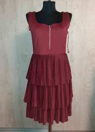 Бордовое платье с юбкой плиссе