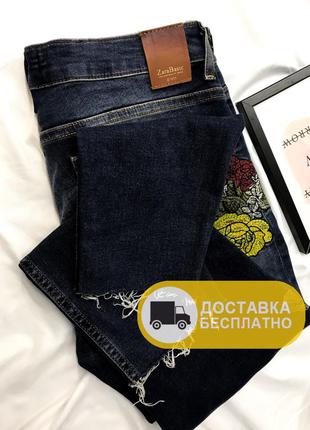 Укорочені джинси з вишивкою та рваним низом zara